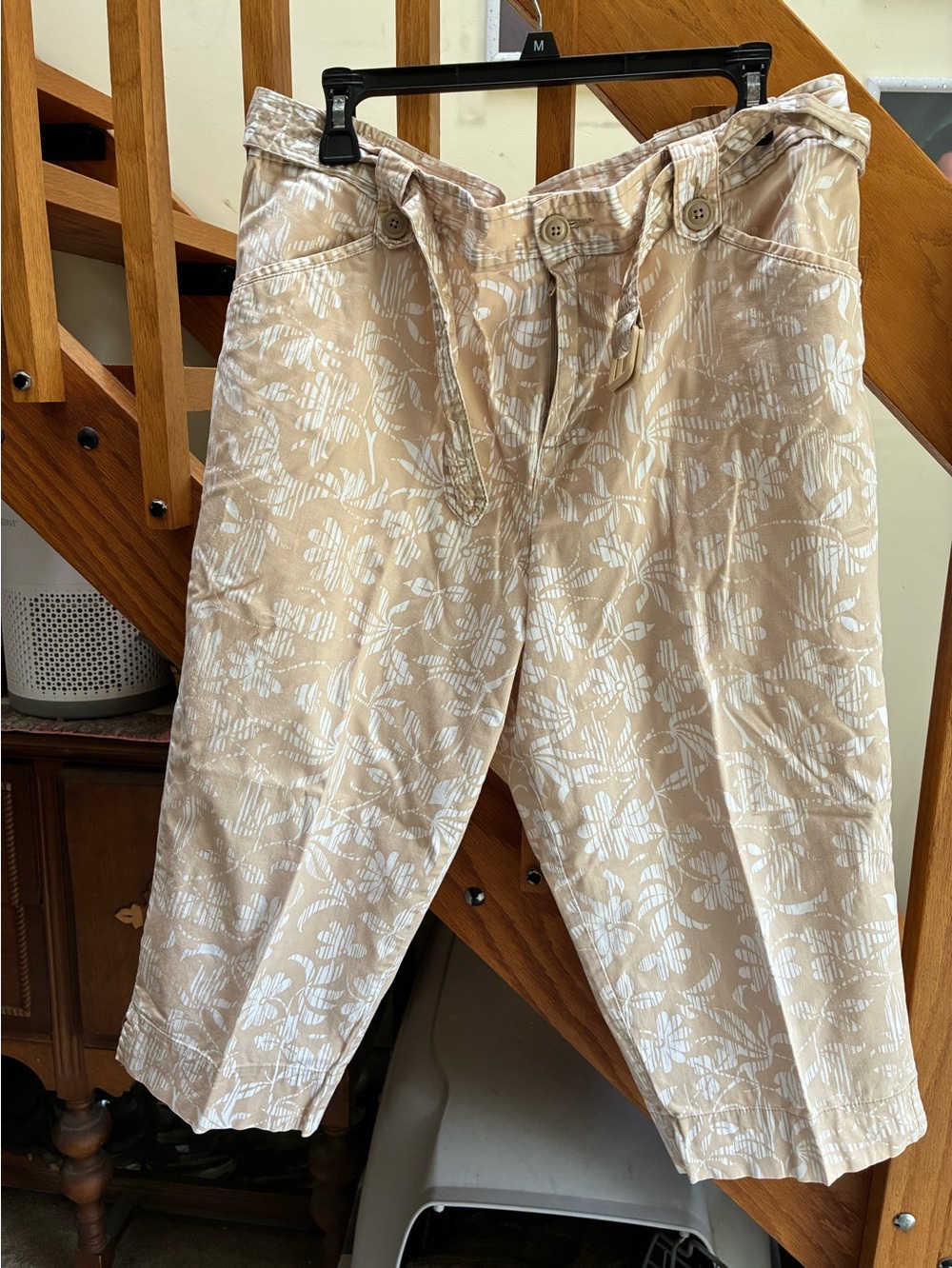 White Stag Beige Floral Print Capris size 16w
